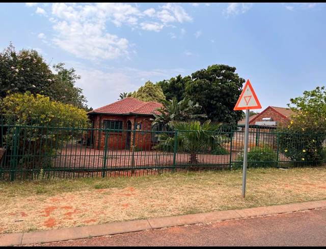 3 BEDROOM HOUSE FOR SALE IN THE ORCHARDS